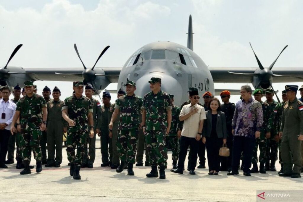 Helikopter baru TNI AU mulai misi perdana angkut bantuan untuk Gaza