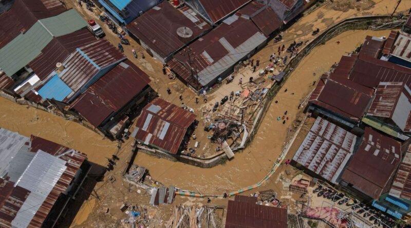Foto udara dampak banjir bandang luapan Kali Lasolo di Kendari