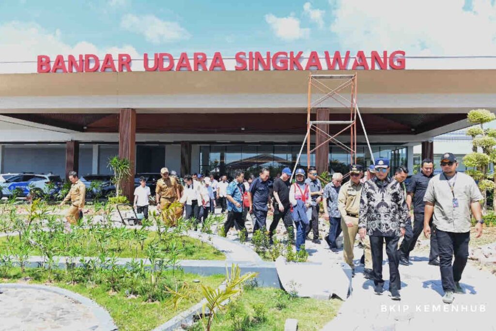 Menhub tinjau kesiapan Bandara Singkawang jelang diresmikan Jokowi