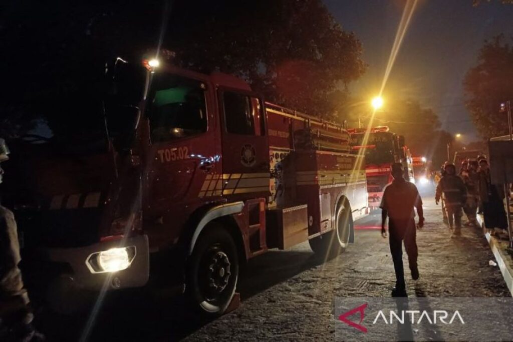 Gulkarmat DKI: Masih ada titik api di lokasi ledakan gudang amunisi