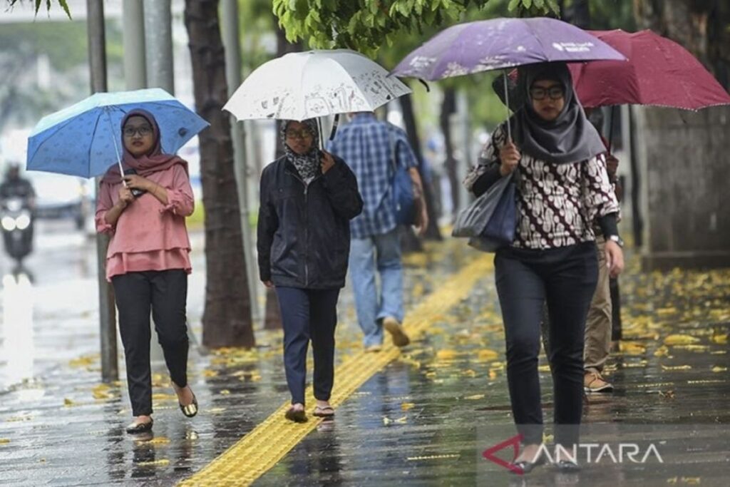 Hujan ringan berpotensi landa sebagian besar wilayah pada Sabtu