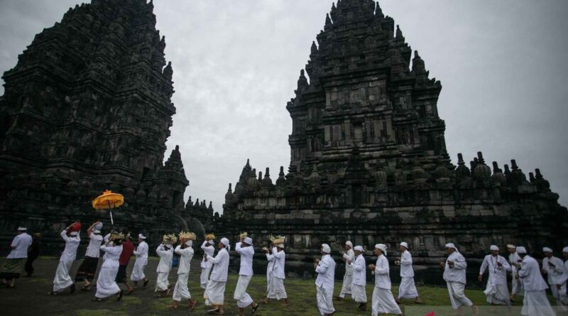 Umat Hindu lakukan Tawur Agung Hari Raya Nyepi di Candi Prambanan