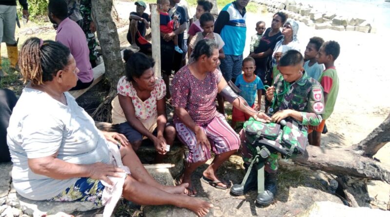 TNI gelar pemeriksaan kesehatan warga Papua karena minim faskes 