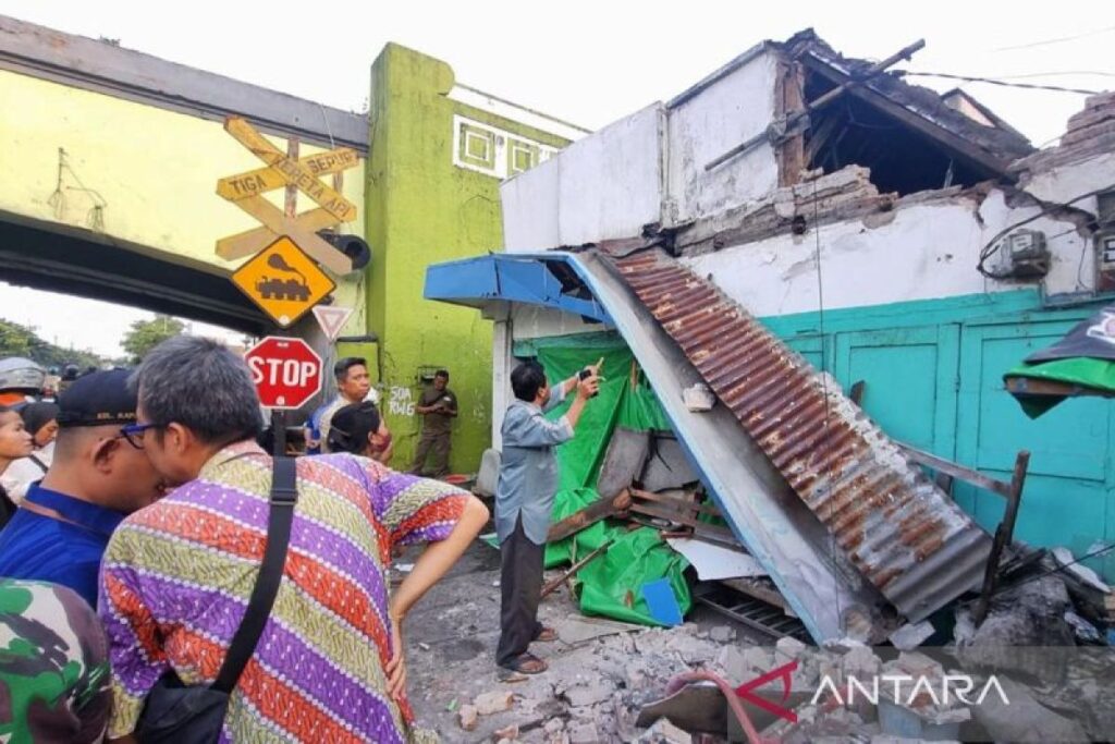 Sejumlah rumah & fasiltas rusak akibat gempa Tuban, dua luka