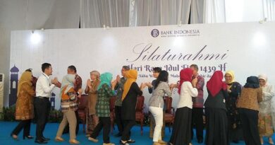 Penulisan Halal bi Halal yang Benar, Tradisi Persahabatan di Indonesia