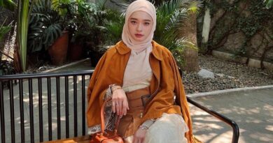 7 Gaya OOTD Hijab Inara Rusli Ini Bisa Jadi Inspirasi Busana Lebaran