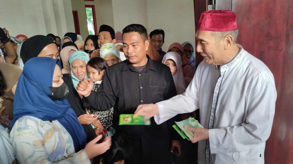 Sejarah pembagian angpao saat Idul Fitri, budaya islami atau tidak?