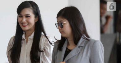 7 Potret Sandra Dewi Kunjungi Kejagung Terkait Kasus Korupsi Suaminya, Tetap Santai