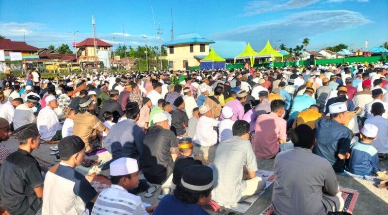 Ribuan umat Muslim  Sorong Selatan Shalat Idul Fitri di bandara