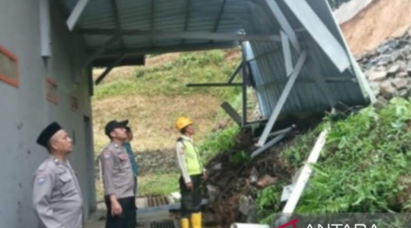 Polisi laporkan longsor di dekat gudang bahan peledak PT Antam Bogor