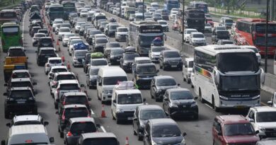 Kemacetan kendaraan pemudik saat arus balik Lebaran di Tol Jakarta-Cikampek