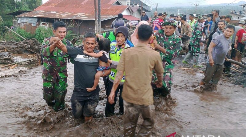 Banjir lahar dingin Gunung Marapi terjang permukiman di Nagari Bukik Batabuah