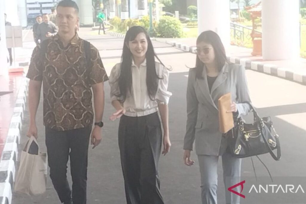 Sandra Dewi datangi Kejaksaan Agung untuk diperiksa sebagai saksi