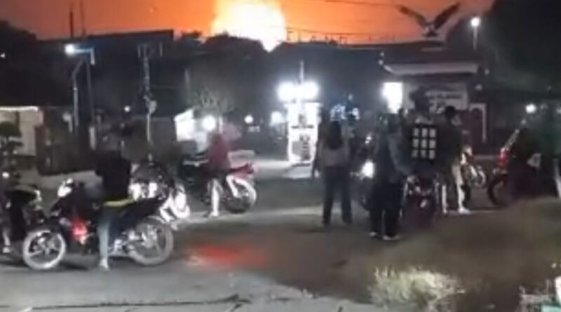 Gudang bekas pabrik KMK Tangerang meledak dan terbakar