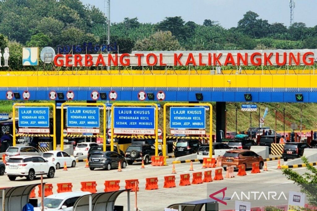 Arus di Gerbang Tol Kalikangkung Semarang kembali normal dua arah