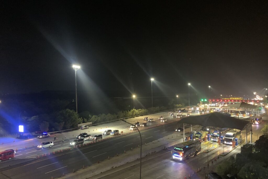 Arus lalu lintas di Gerbang Tol Cikatama lancar Senin dinihari