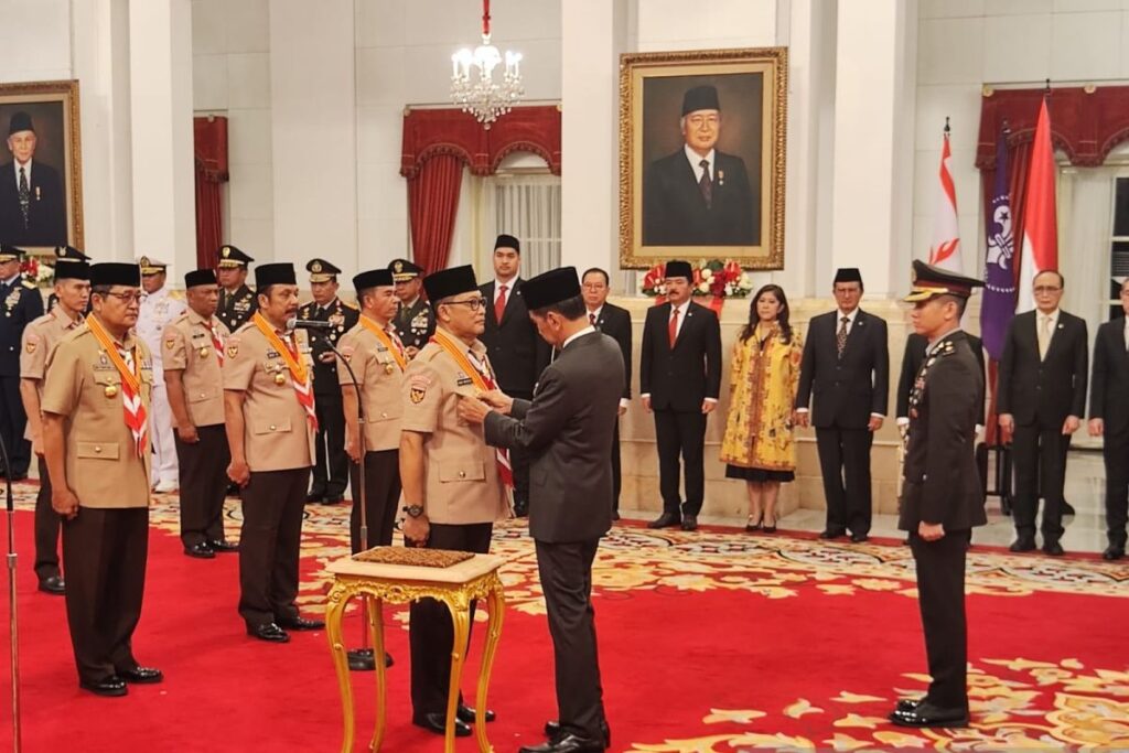 Presiden Jokowi kukuhkan Budi Waseso sebagai Ketua Kwarnas Pramuka