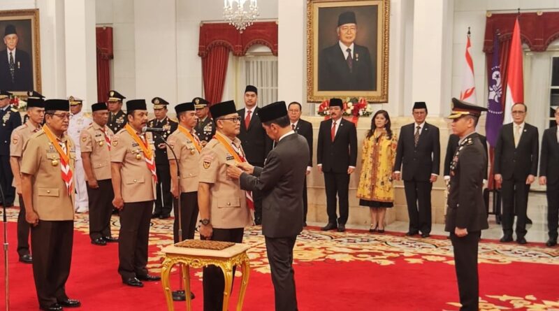 Presiden Jokowi kukuhkan Budi Waseso sebagai Ketua Kwarnas Pramuka