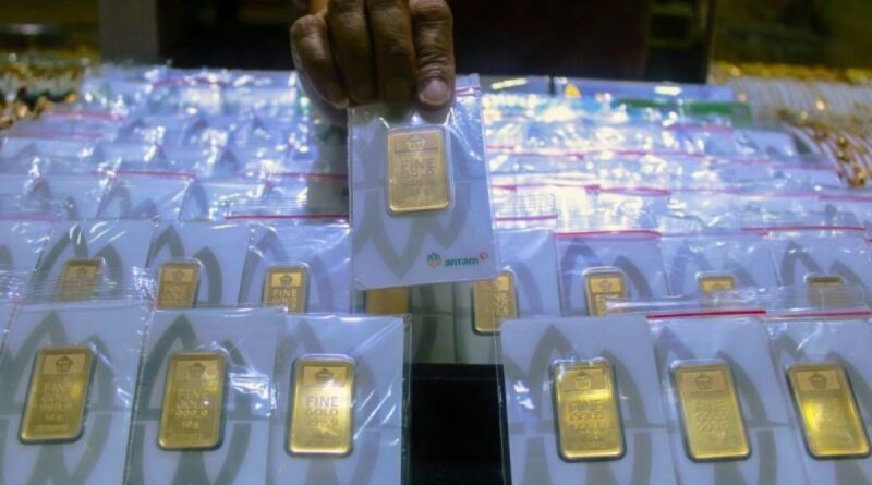 Harga emas Antam turun jadi Rp1,289 juta per gram